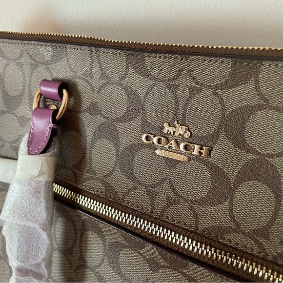 Coach Purse - Picture 4 of 9